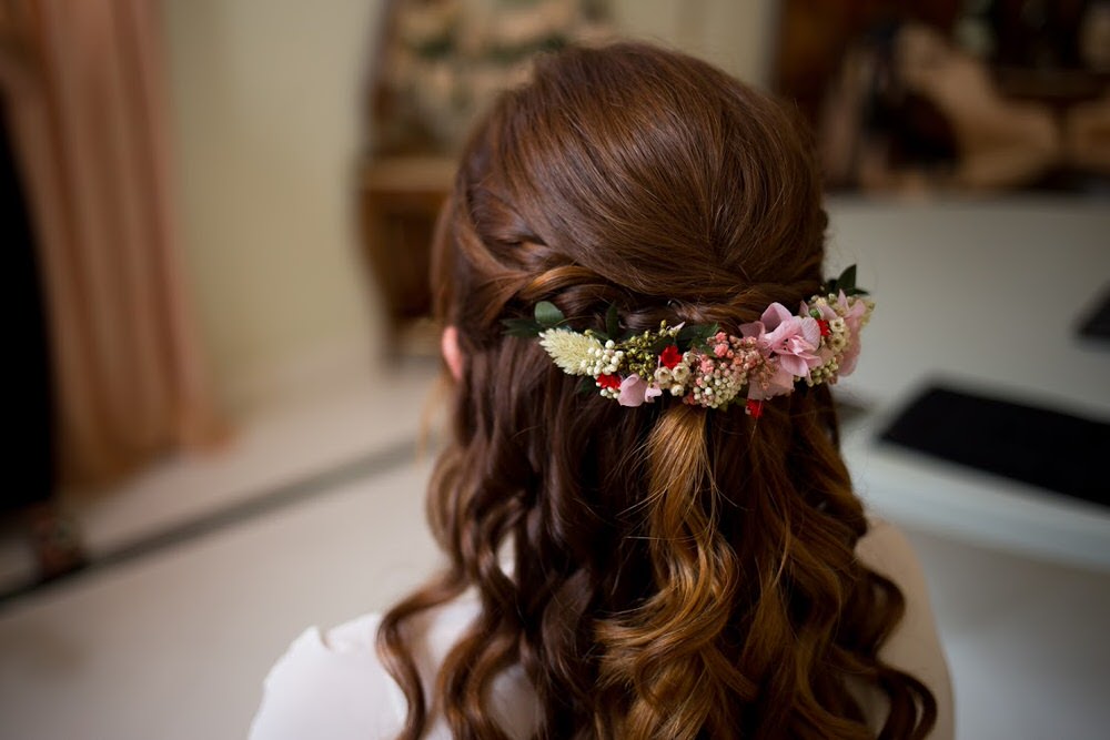 Tocado de flores preservadas