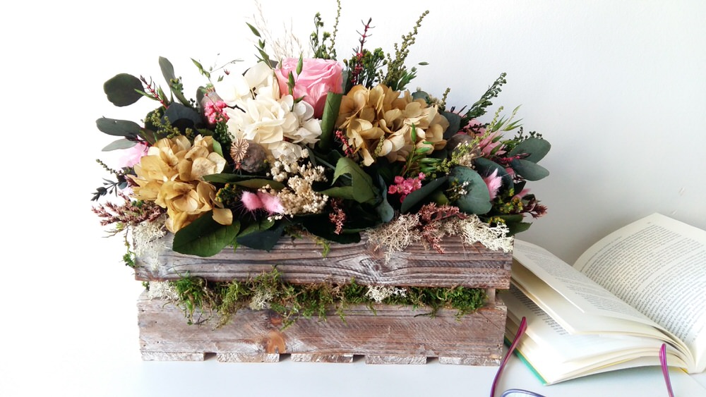 Caja de flores preservadas para el dia de la madre