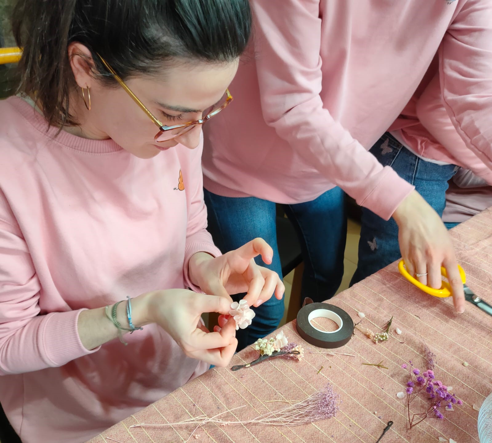 https://floretes.sempreviva.es/wp-content/uploads/2024/02/Taller-flores-preservadas-Barcelona-1.jpeg